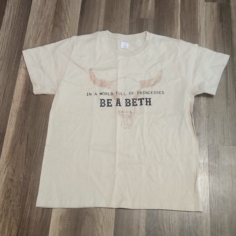 YELLOWSTONE DUTTON RANCH  Beth Dutton T Shirt Size Small New